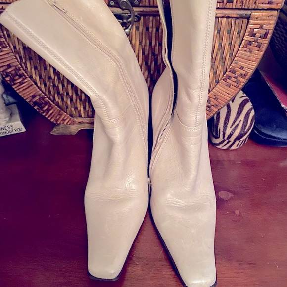 Steve Madden Bone Leather Boot. Good Condition - Picture 3 of 5